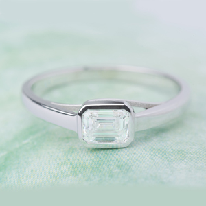 Emerald Cut Single Diamond Rings