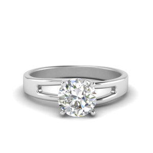 Round Cut Diamond Engagement Ring