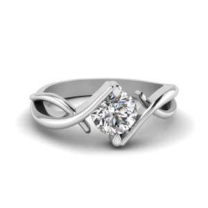 Beautiful Twist Single Diamond Ring